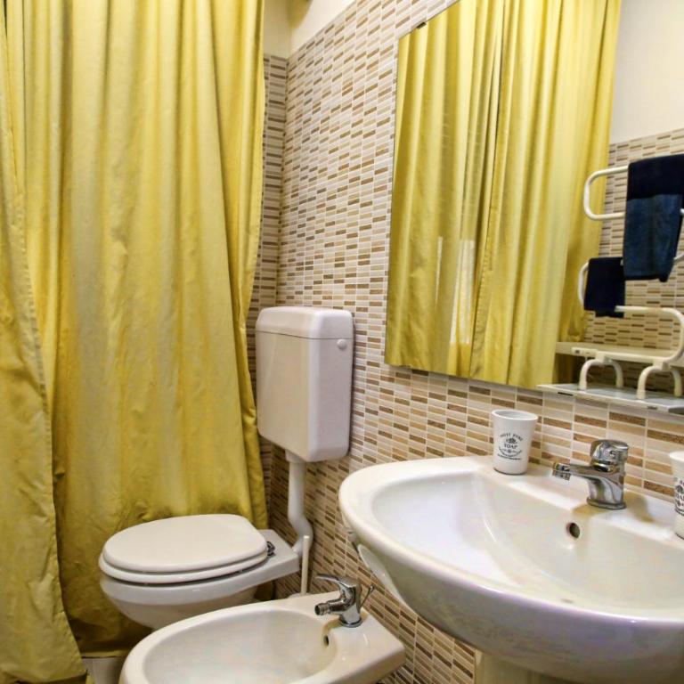 Maison Floria Locazione Turistica - Camera Singola con Bagno Privato Esterno - 2