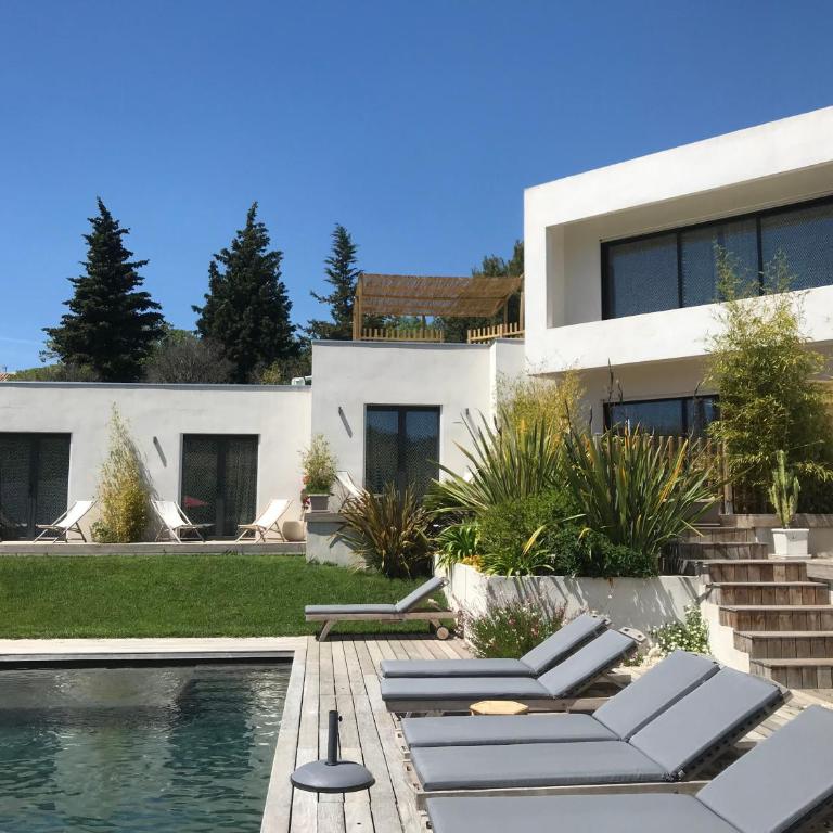 Villa le sud appartements - Appartement - Vue sur Piscine - 16