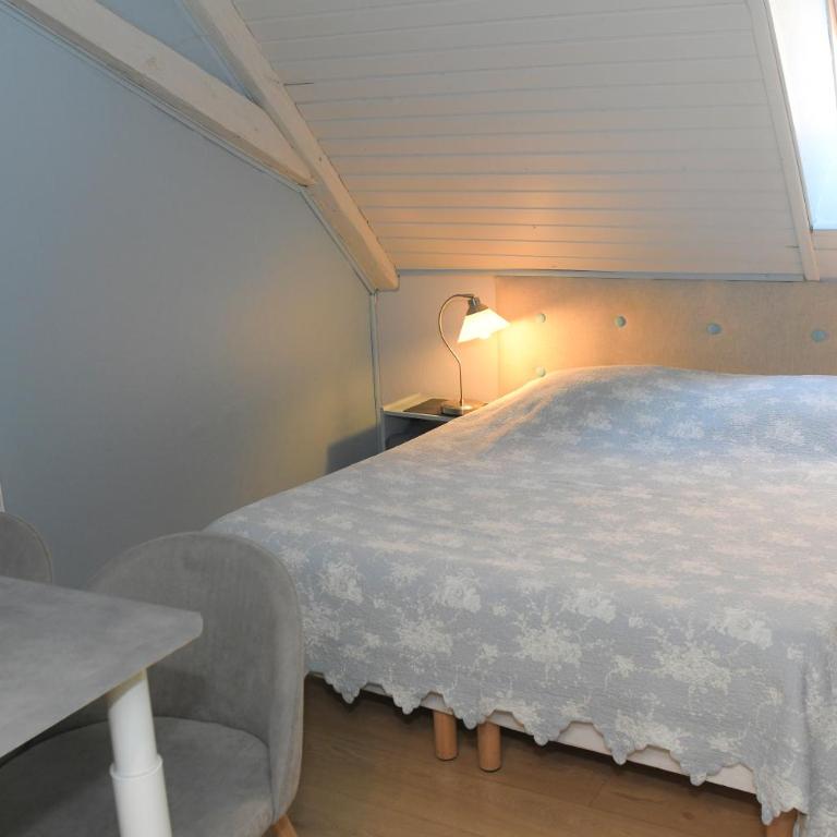 Chambres d'hôtes Chez Caroline - Chambre Mansardée - 8