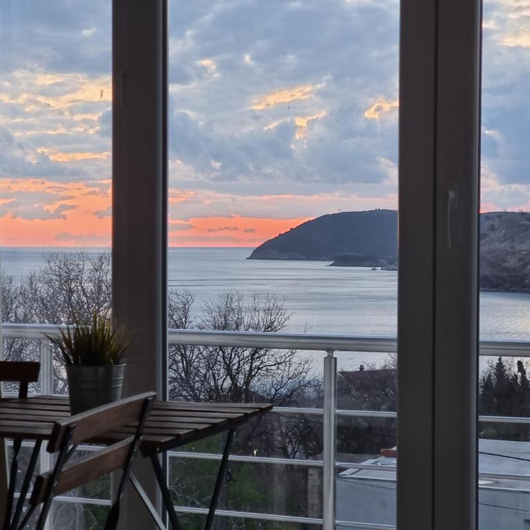 IN Villa Guesthouse - Porodična Soba sa Terasom - 5