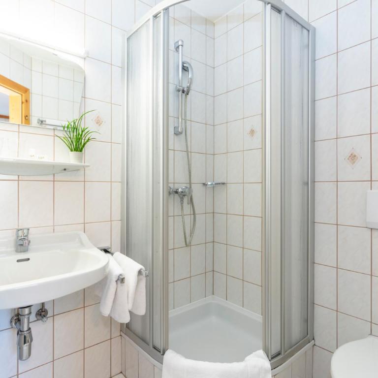 Sonnberg Lodge - Doppelzimmer mit eigenem Bad - 10