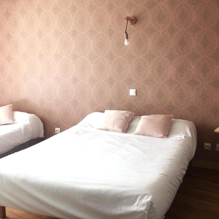 Brit Hotel Dijon Centre Gare - Chambre Triple avec Salle de Bains Privative - 2