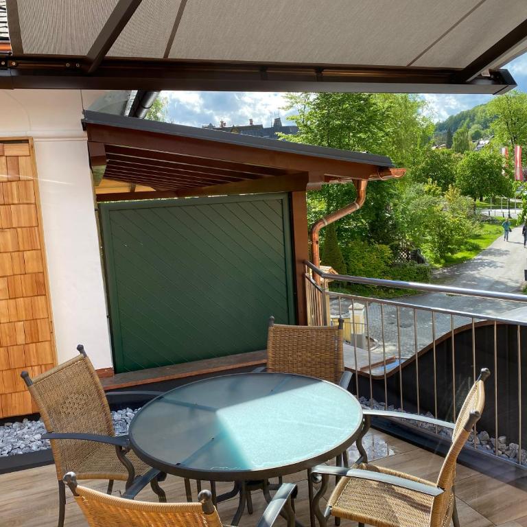 Im Kurpark - Deluxe Doppelzimmer mit Blick auf das Schloss - 14