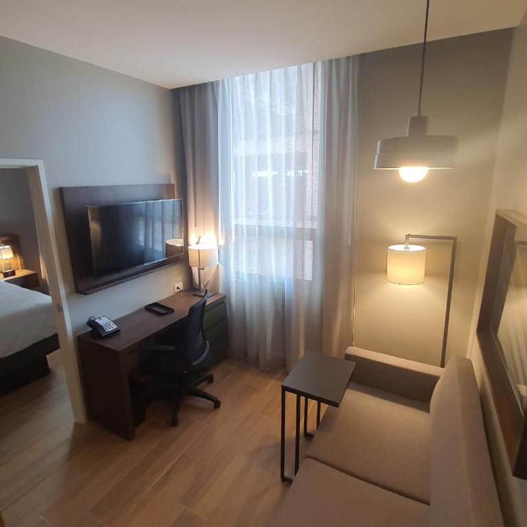 Staybridge Suites - Guadalajara Novena by IHG - Suite de 1 dormitorio con sofá cama - Cama extragrande - 8