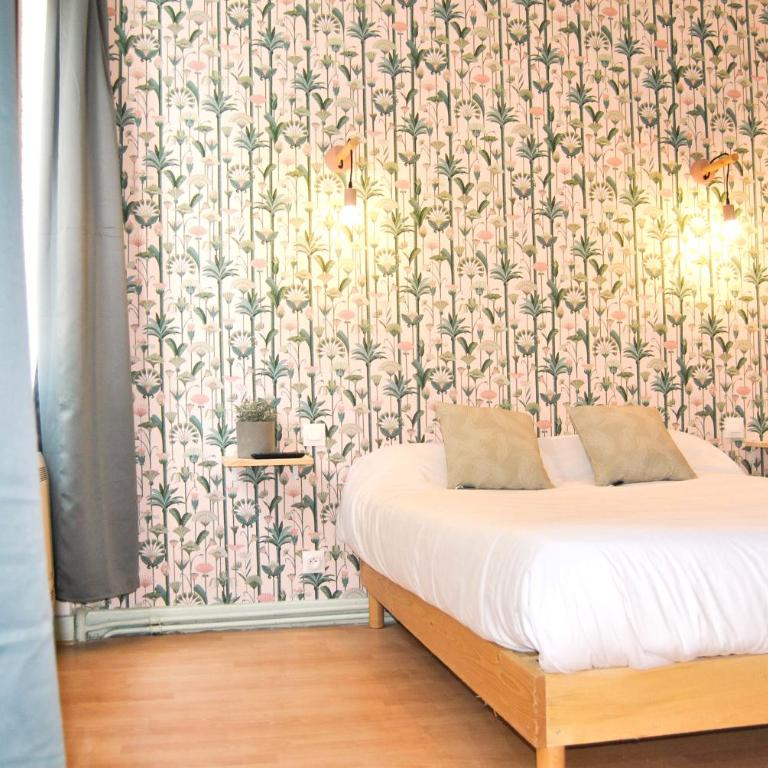 Brit Hotel Dijon Centre Gare - Chambre Triple avec Salle de Bains Privative - 1