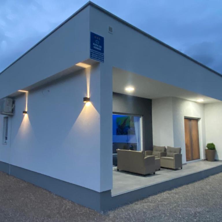 River Luxury House - Three-Bedroom Villa - 59