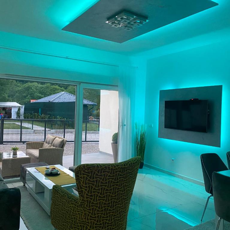River Luxury House - Three-Bedroom Villa - 11