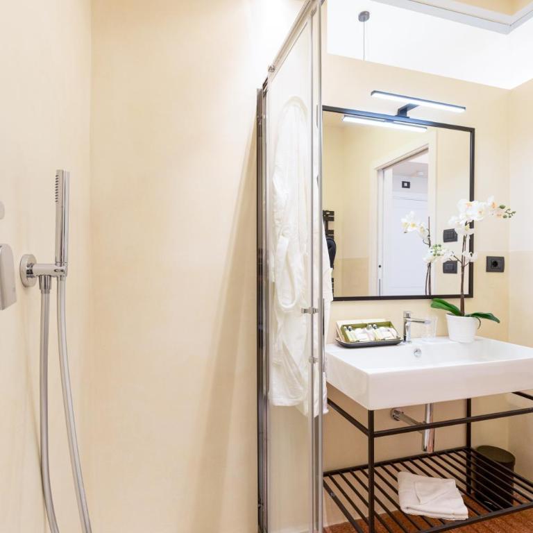 Foresteria di Piazza Cavour - Luxury Suites & Guest House - Chambre Double Deluxe avec Balcon - 11