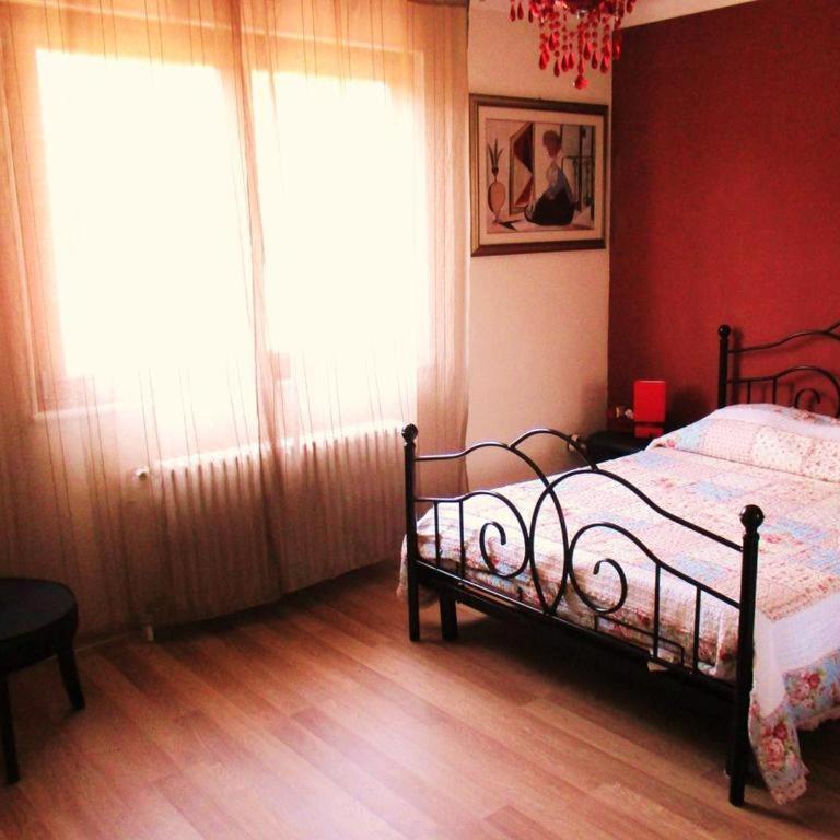 Colmar Room,chambre privée chez l'habitant,parking voiture devant la maison,garage moto et vélo - Chambre Double - Vue sur Jardin - 3