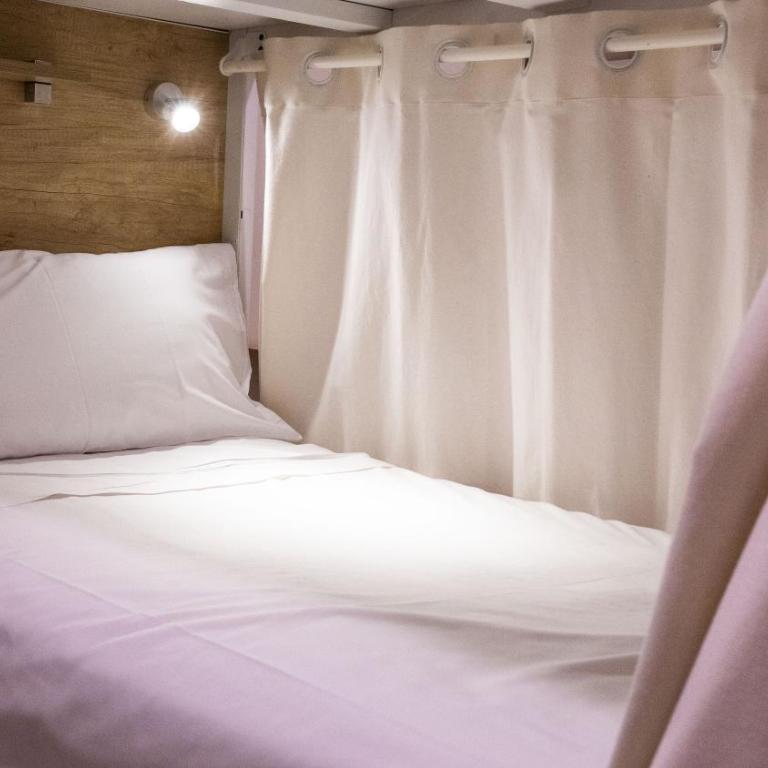 4U Hostel - Bed in 8-Bed Mixed Dormitory Room - 6