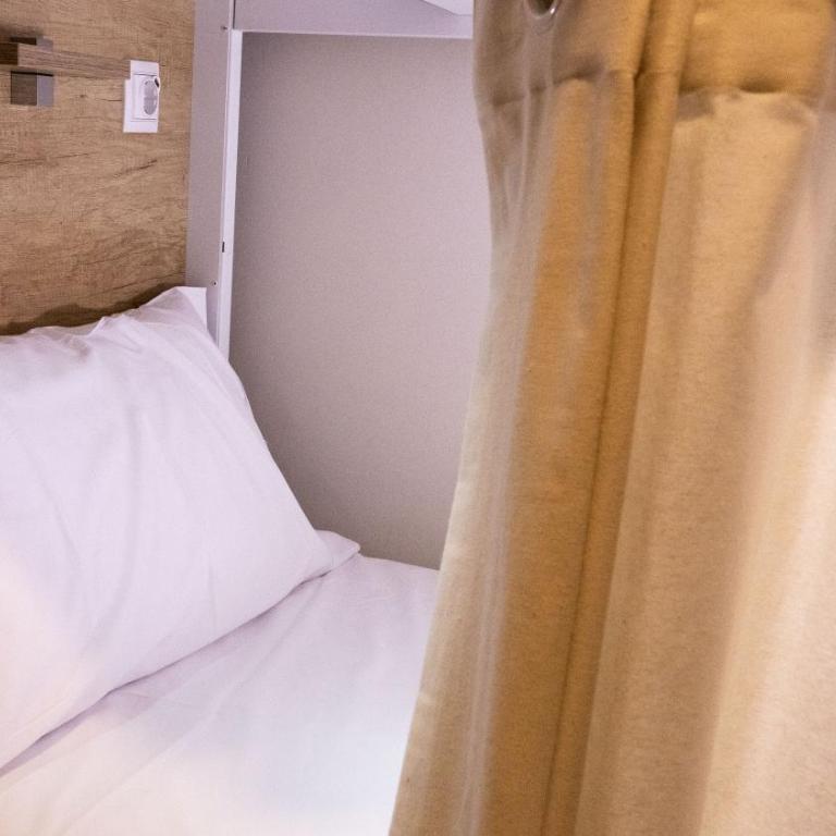 4U Hostel - Bed in 8-Bed Mixed Dormitory Room - 12