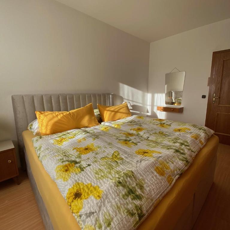 ALTSTADT-APARTMENTS Bad Radkersburg - Ihr Zuhause auf Reisen - Gediegene 88 m² Ferienwohnung „Weißburgunder“ - 1. OG Terrasse Innenhof - 23