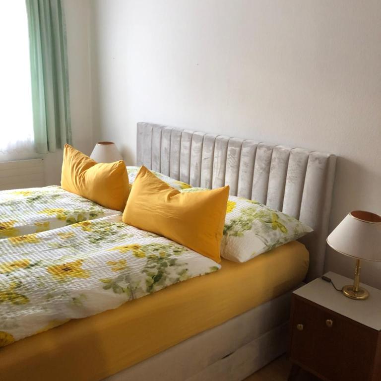 ALTSTADT-APARTMENTS Bad Radkersburg - Ihr Zuhause auf Reisen - Gediegene 88 m² Ferienwohnung „Weißburgunder“ - 1. OG Terrasse Innenhof - 24