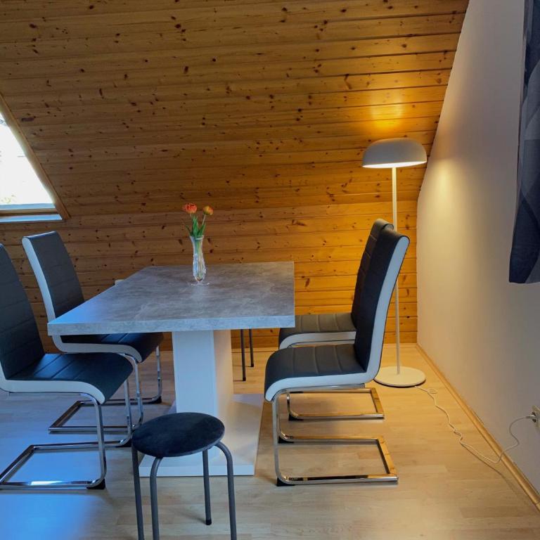 ALTSTADT-APARTMENTS Bad Radkersburg - Ihr Zuhause auf Reisen - Lässige 73 m² Dachgeschoss-Wohnung „Sauvignon Blanc“ - Ausblick, OG 2 - 12