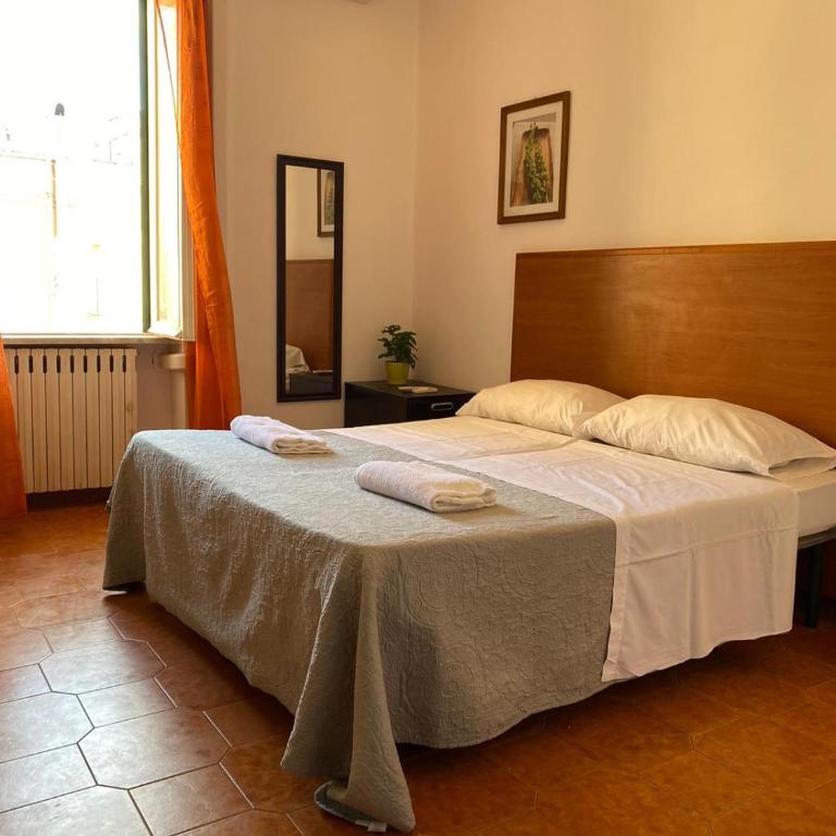 Milazzo Luxury Home roma - Ampia Camera Matrimoniale/Doppia con Letti Singoli - 4