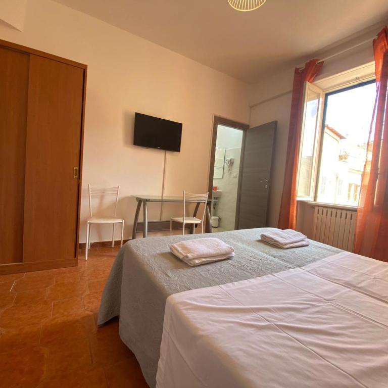 Milazzo Luxury Home roma - Ampia Camera Matrimoniale/Doppia con Letti Singoli - 3
