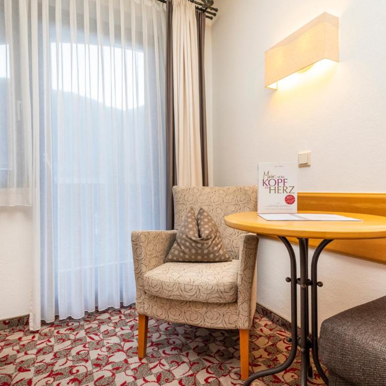 Hotel Pongauerhof - Doppelzimmer mit Zustellbett - 4