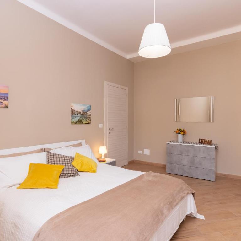 Cialdini Apartment Close to the City Center by Wonderful Italy - Apartment - 6