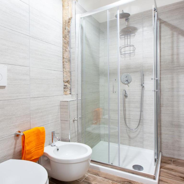 Apart Suites Marina - Camera Matrimoniale con Letto Supplementare - 3