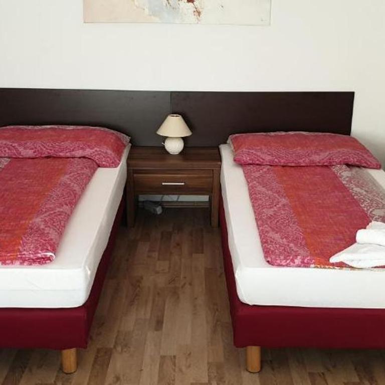 Apartmenthaus beim LKH Graz I Free Parking I Self Check-in - Classic Vierbettzimmer - 5