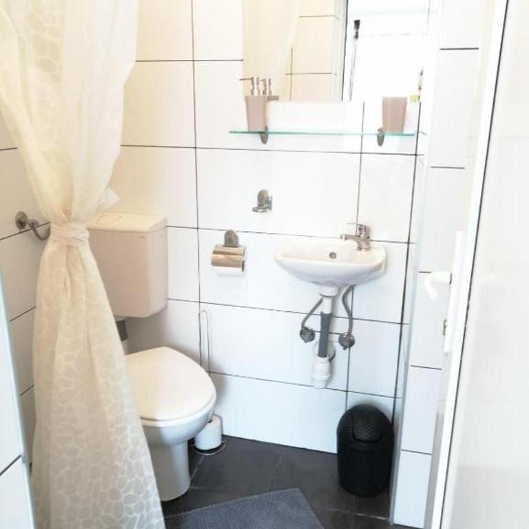 Apartmenthaus beim LKH Graz I Free Parking I Self Check-in - Budget Dreibettzimmer - 2