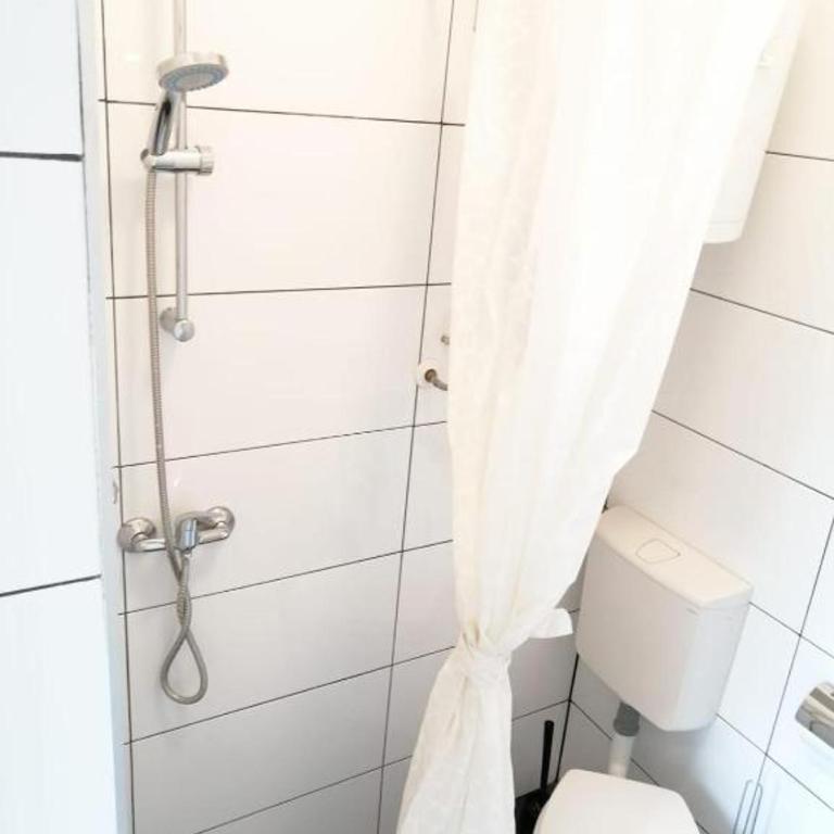 Apartmenthaus beim LKH Graz I Free Parking I Self Check-in - Budget Dreibettzimmer - 4