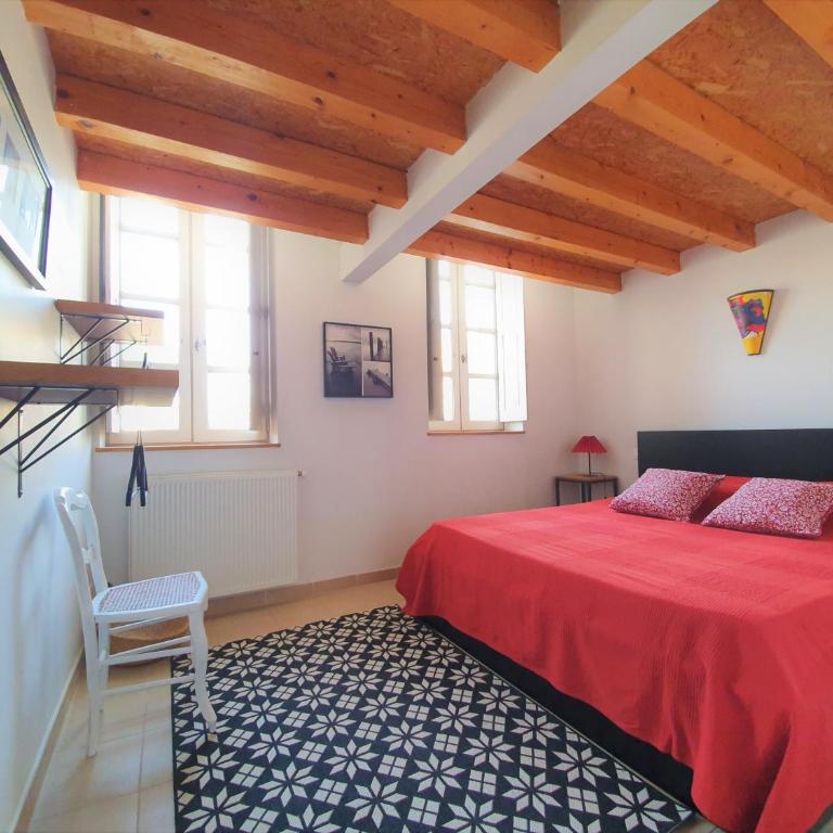 Maison de village façon Loft, avec cour et airco, dans le centre historique - Three-Bedroom Townhouse - 10