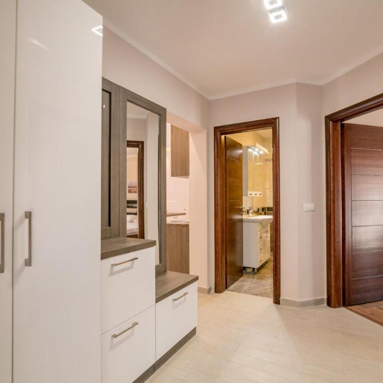 Apartmani Matej - Apartment with Mountain View - 7