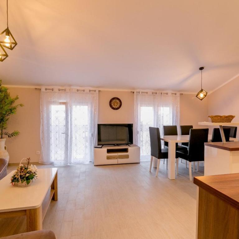 Apartmani Matej - Apartment with Mountain View - 12