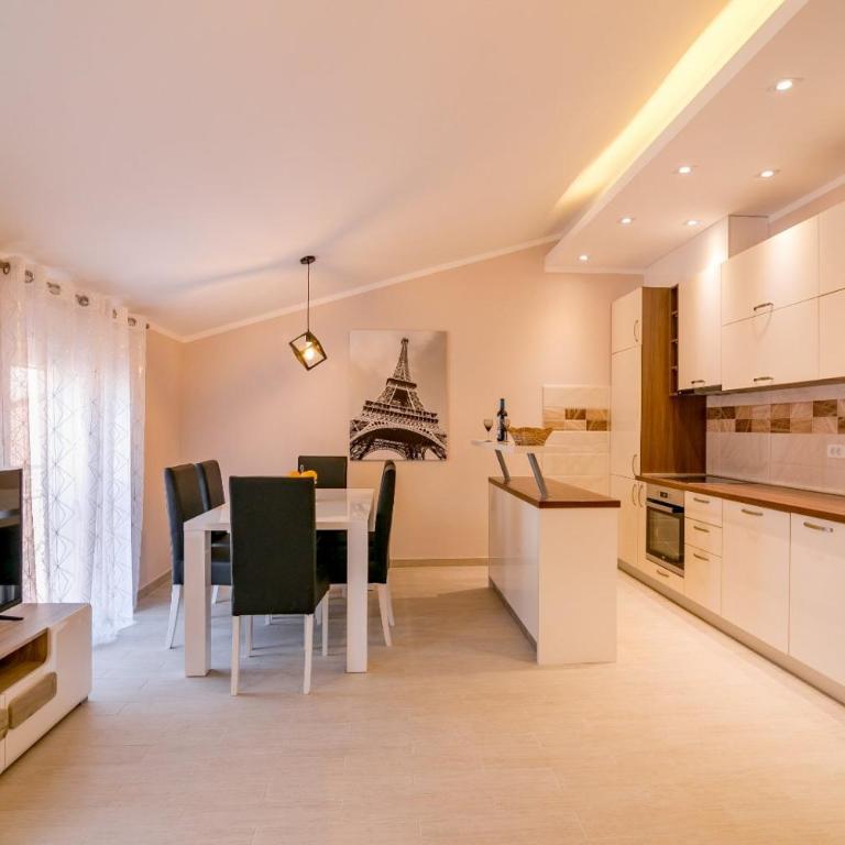 Apartmani Matej - Apartment with Mountain View - 17