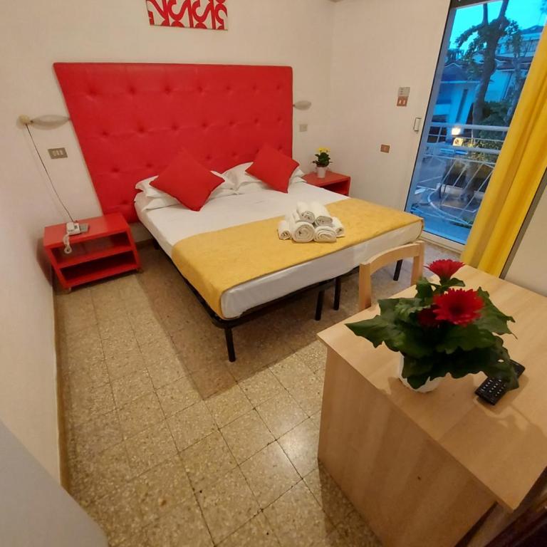 Hotel Senza Pensieri Riccione - Family Room with Balcony - 2