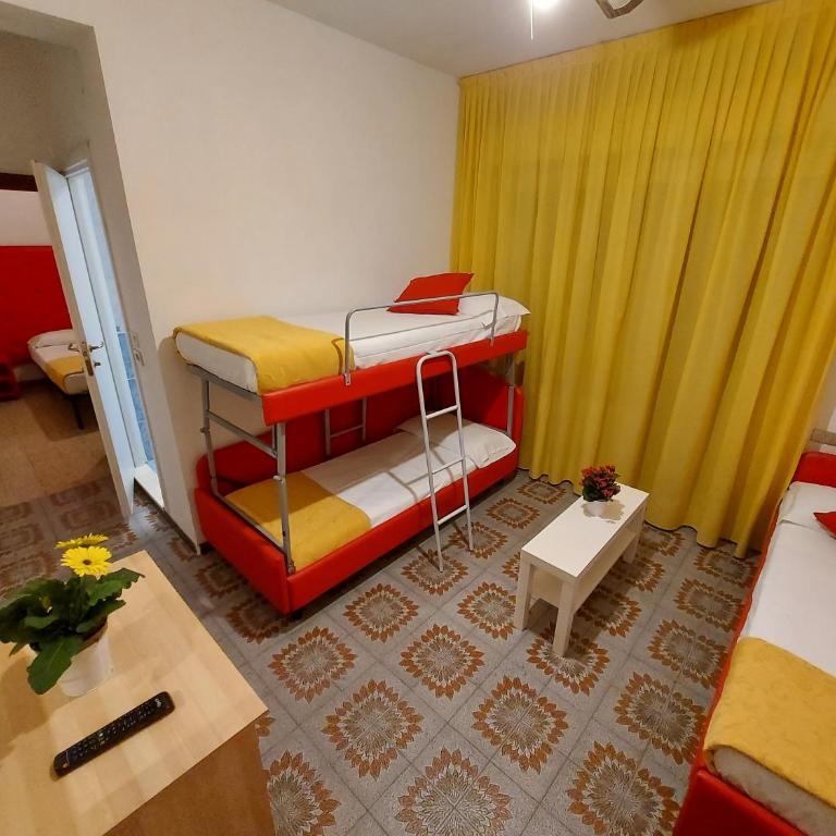 Hotel Senza Pensieri Riccione - Family Room with Balcony - 3