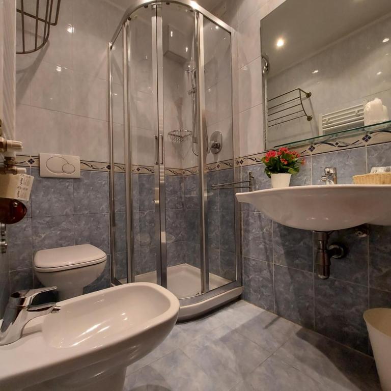 Hotel Senza Pensieri Riccione - Quadruple Room - 3