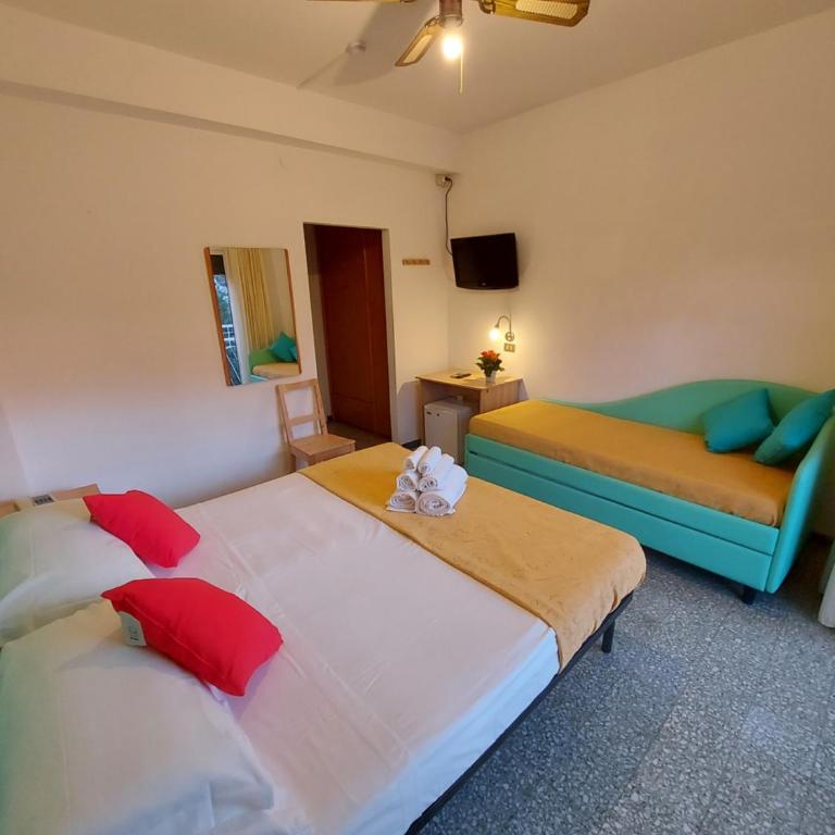 Hotel Senza Pensieri Riccione - Triple Room - 13