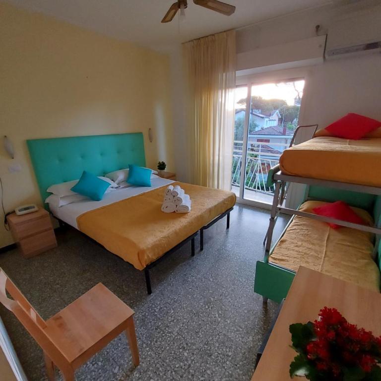 Hotel Senza Pensieri Riccione - Quadruple Room - 9