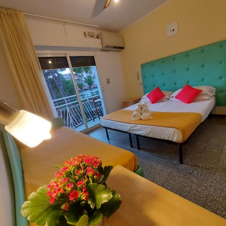 Hotel Senza Pensieri Riccione - Triple Room - 7
