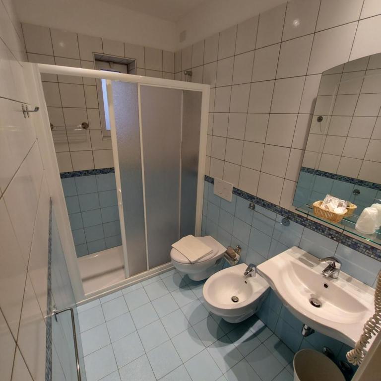 Hotel Senza Pensieri Riccione - Quadruple Room - 12