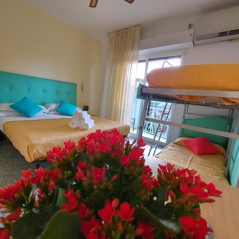 Hotel Senza Pensieri Riccione - Quadruple Room - 11