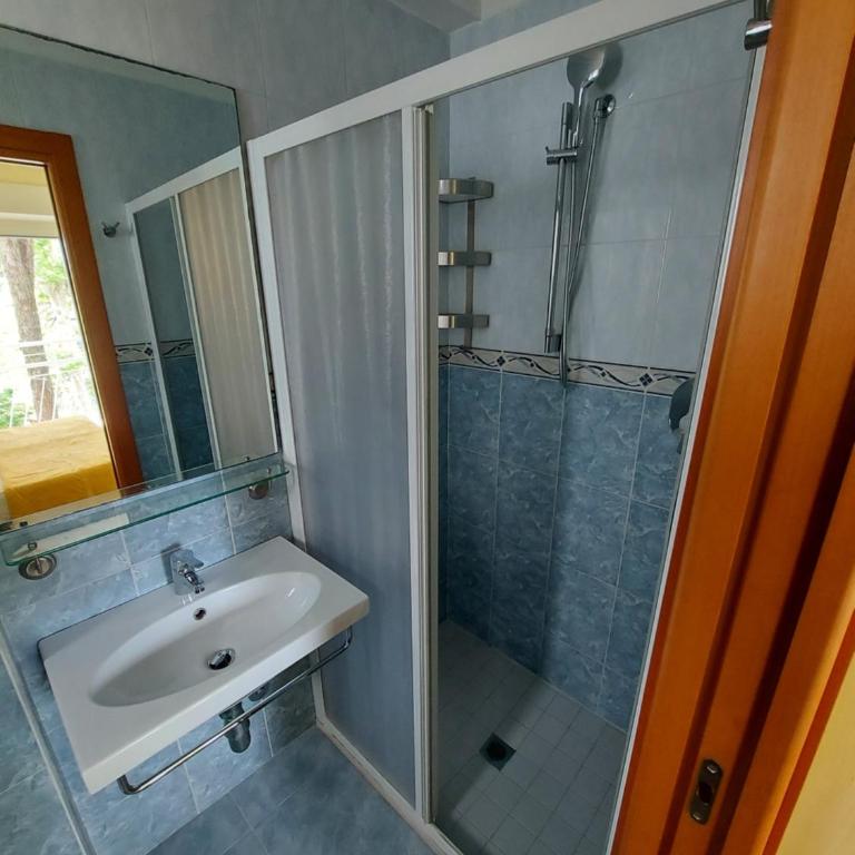 Hotel Senza Pensieri Riccione - Triple Room - 3