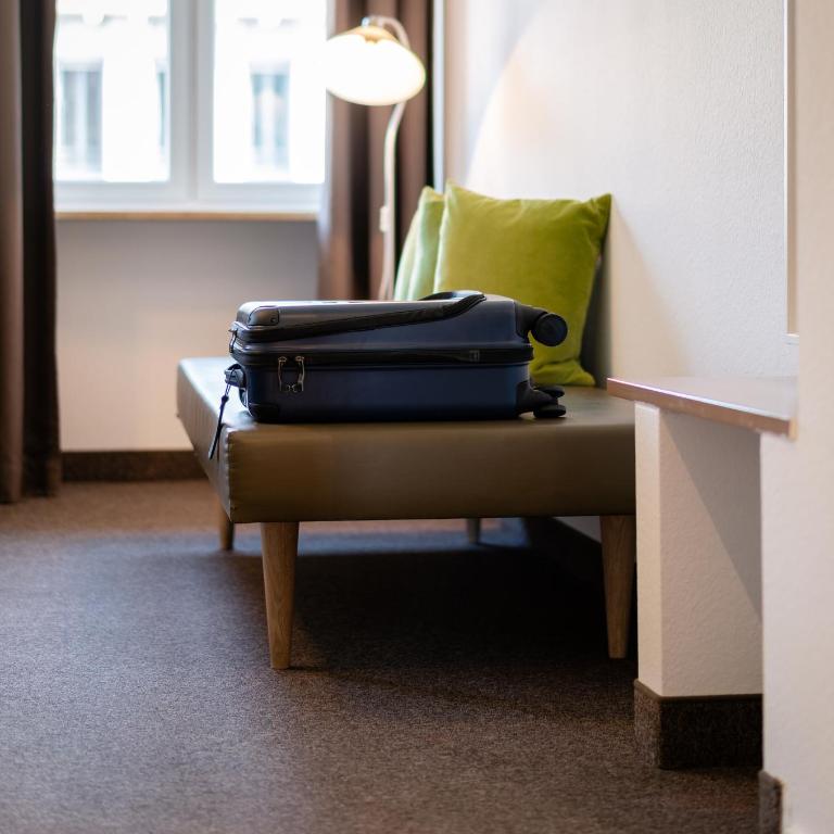Hotel Stachus - Economy Dreibettzimmer - 10