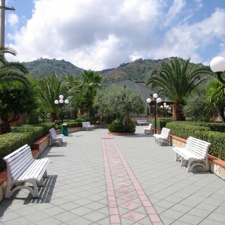 Residence Fontana Barone - Appartamento con 2 Camere da Letto e Patio - Su 2 Livelli - 21