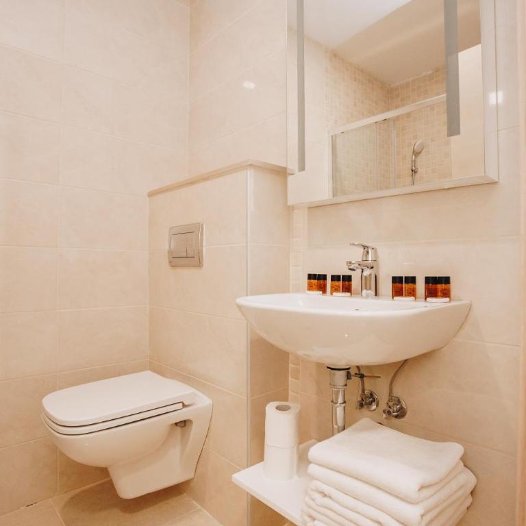 Status-M Apartments 205 - Two-Bedroom Apartment - 18