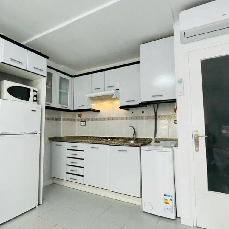Apto climatizado MARITZA a minutos del mar - Apartamento de 1 dormitorio con balcón - 2