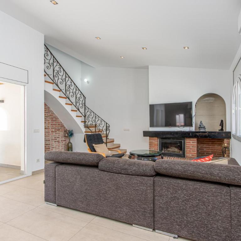 Goldhome - New house with private heated pool, parking, wifi, games room - Villa - 9