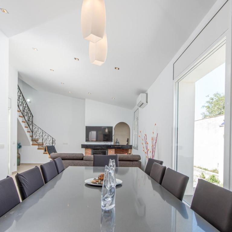 Goldhome - New house with private heated pool, parking, wifi, games room - Villa - 10