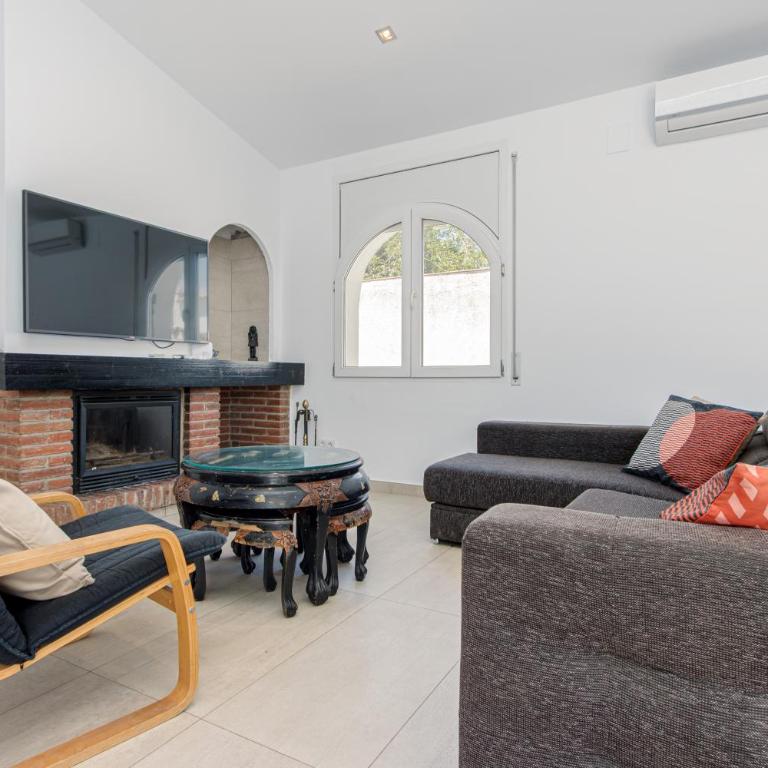 Goldhome - New house with private heated pool, parking, wifi, games room - Villa - 12