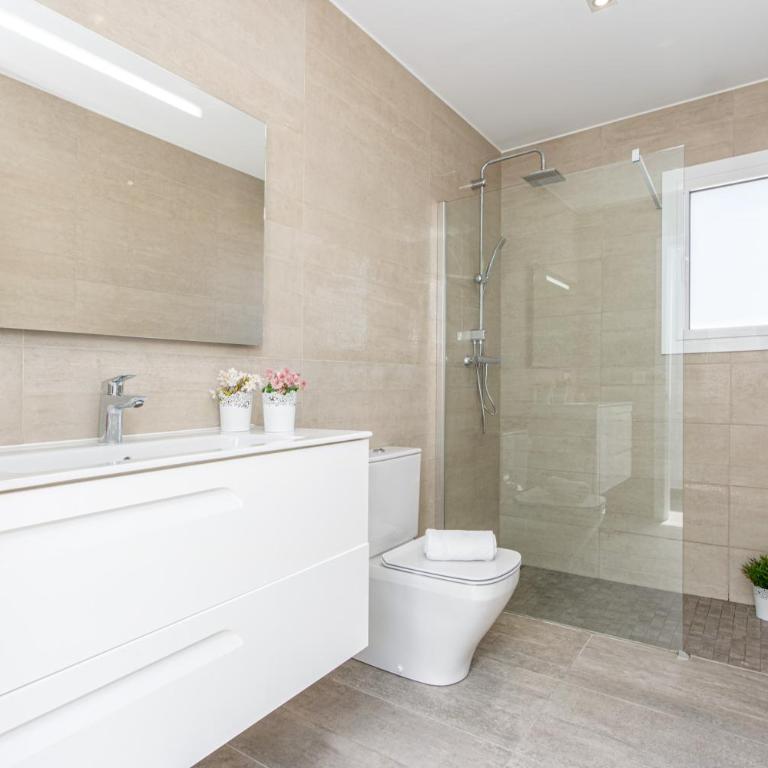 Goldhome - New house with private heated pool, parking, wifi, games room - Villa - 18