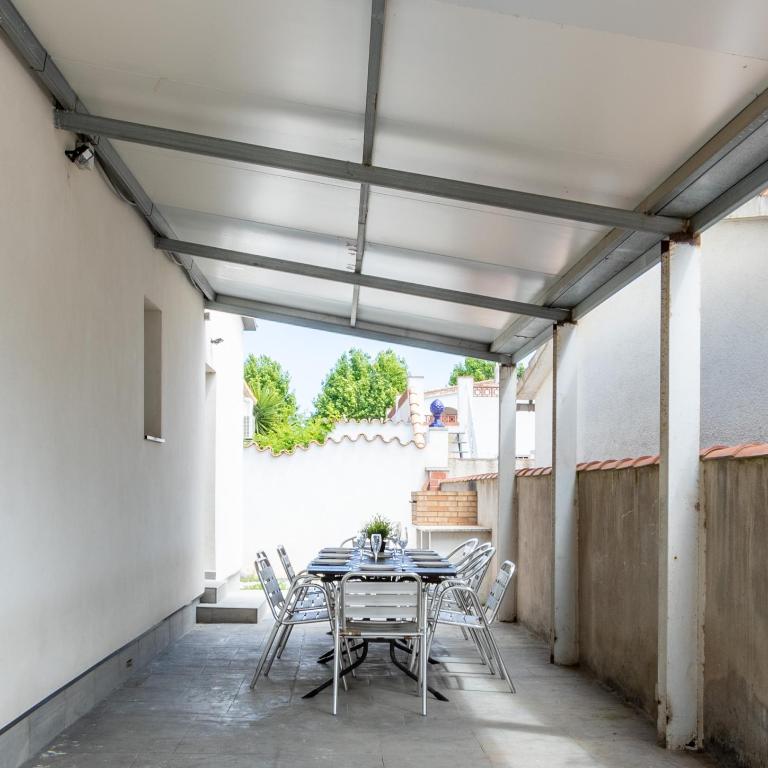 Goldhome - New house with private heated pool, parking, wifi, games room - Villa - 27