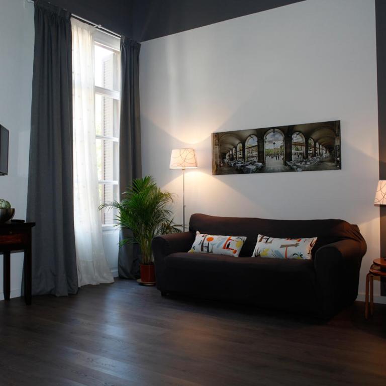 Colom Apartments - One-Bedroom Apartment - 6