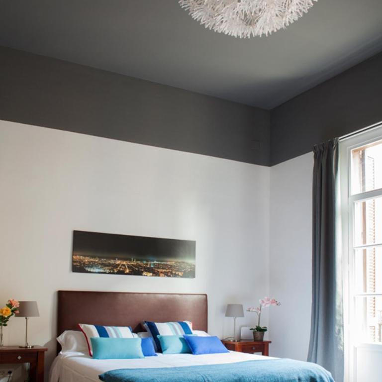 Colom Apartments - One-Bedroom Apartment - 7